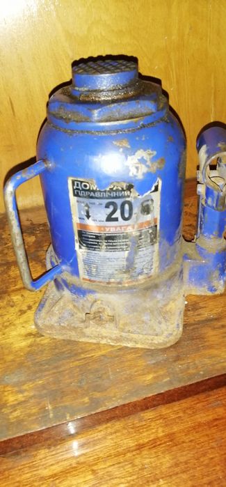 Донкрат гидравлический бу в нормальном состоянии