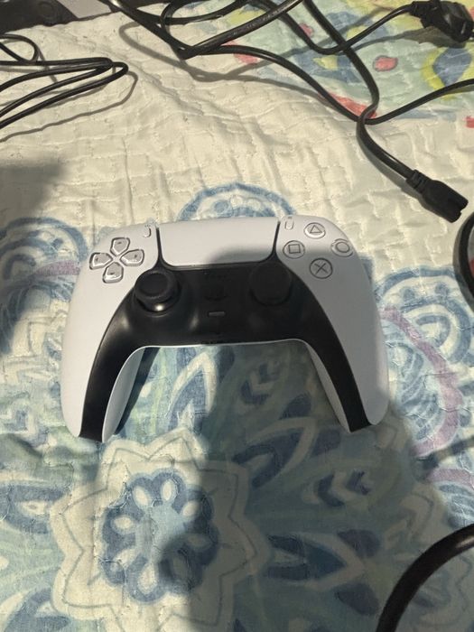 Vendo PS5 Nova sem 1 risco 1 hora de uso