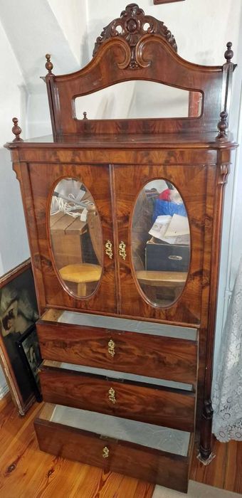 Zabytkowa witryna z lustrem – początek XX wieku, styl secesyjny