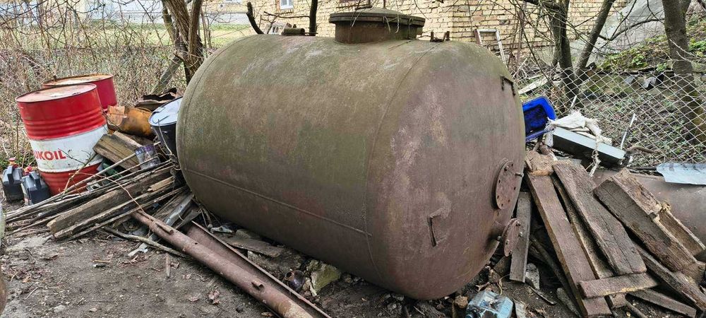 Продам металеву бочку 3т.