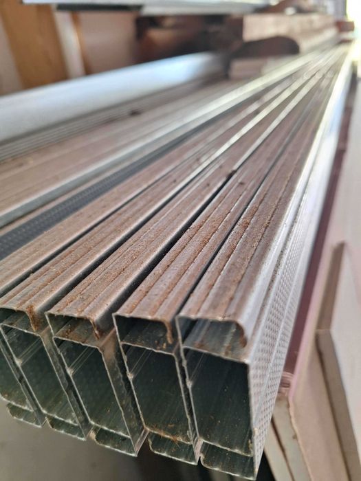 Perfil montante 48 em aço