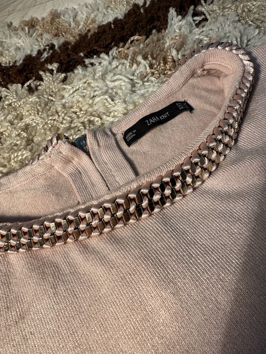 Кофта Zara з металевою ланцюжковою обробкою на комірі