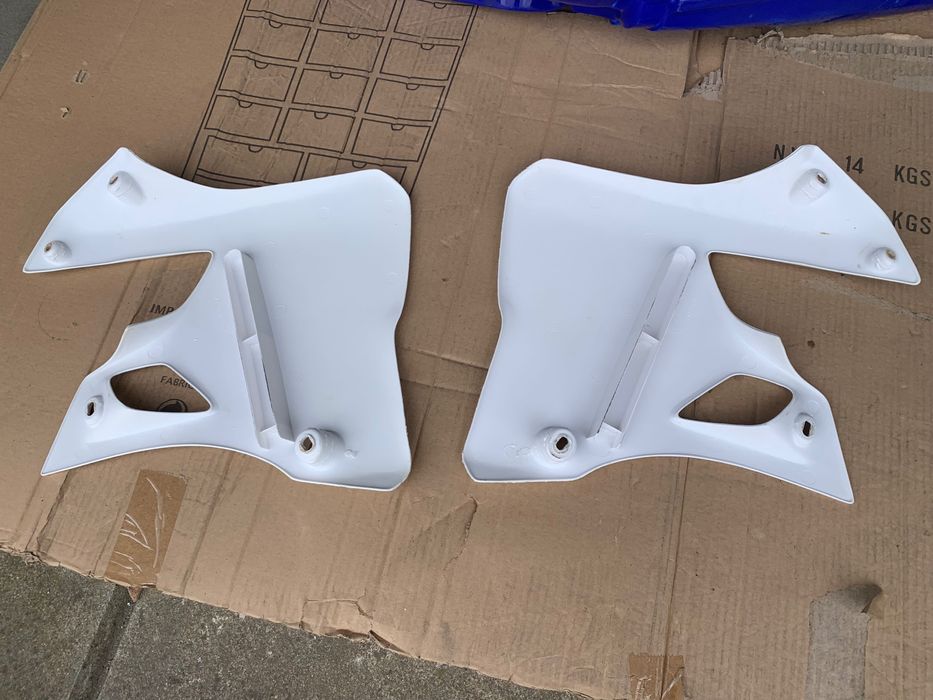 Tampas do depósito e Guarda lamas traseiro Yamaha YZ125 YZ250 96–01