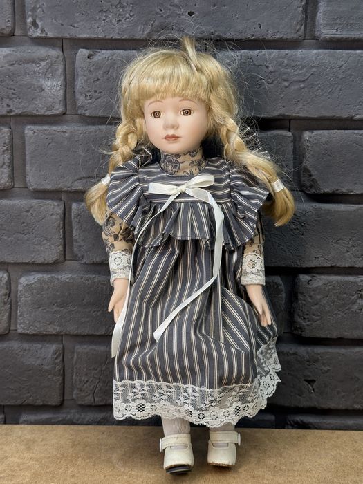 Porcelanowa lalka dekoracyjna | 42 cm |