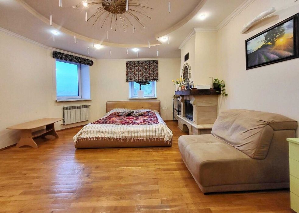 Продам квартиру з гаражем в Центрі міста