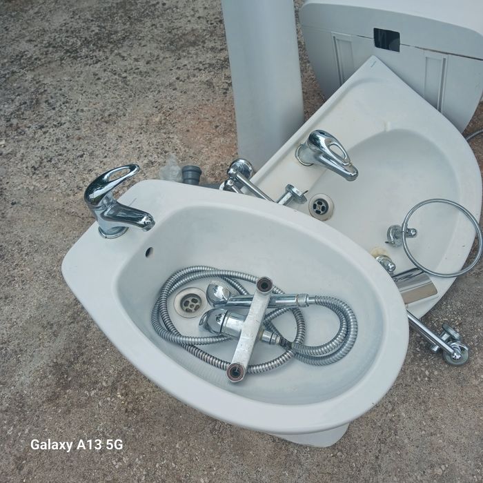 Conjunto de cerâmica para WC