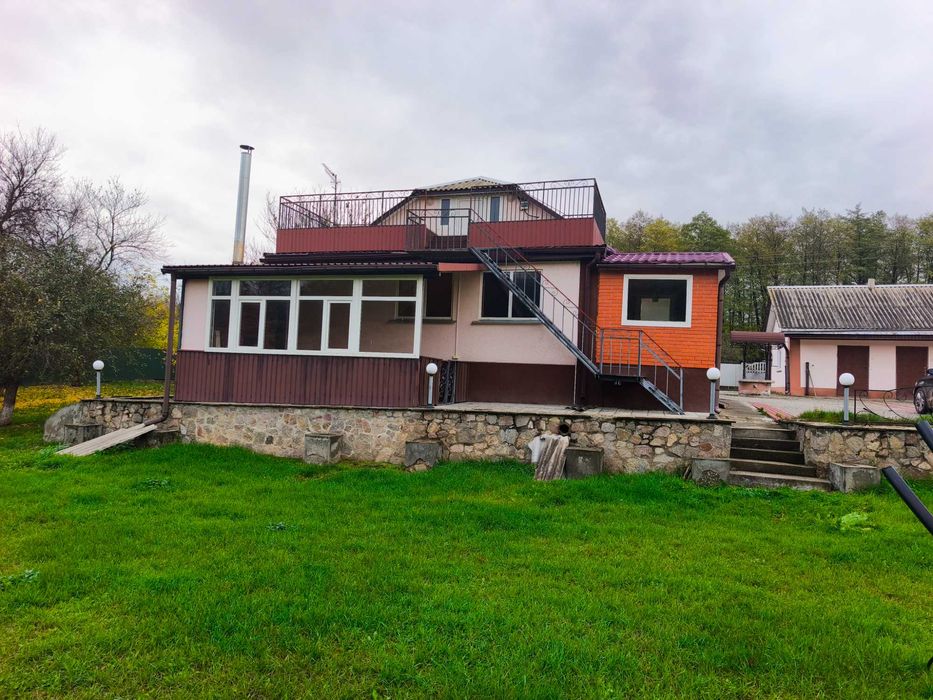 Продаж заміського будинку