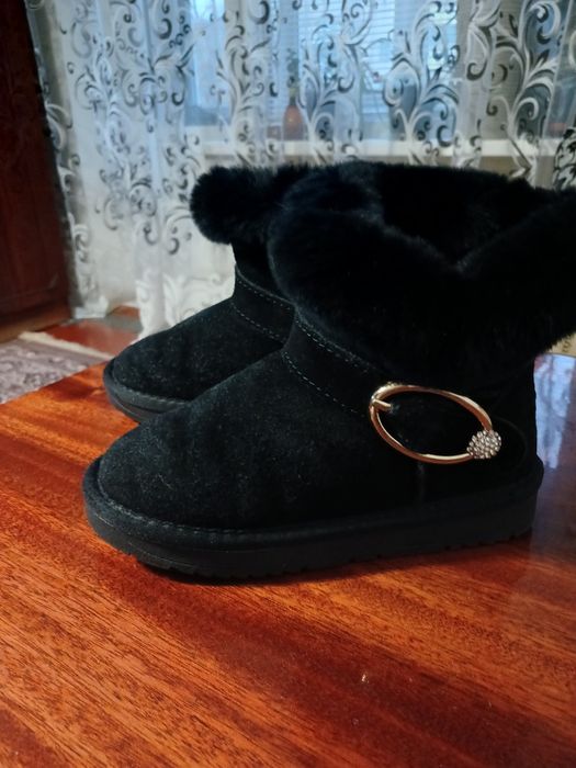 Уги натуральний замш на дівчинку розмір  31