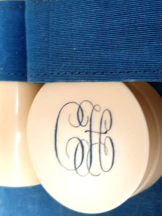 Fantástico antigo estojo de viagem de toilete