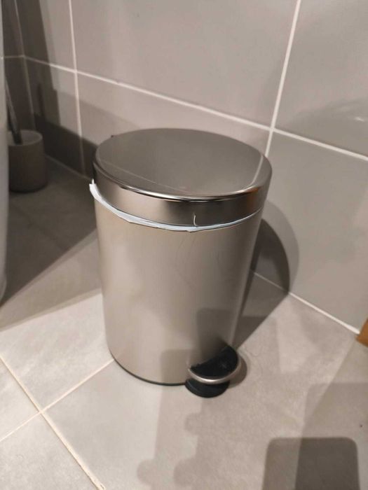 Balde do lixo do casa do banho