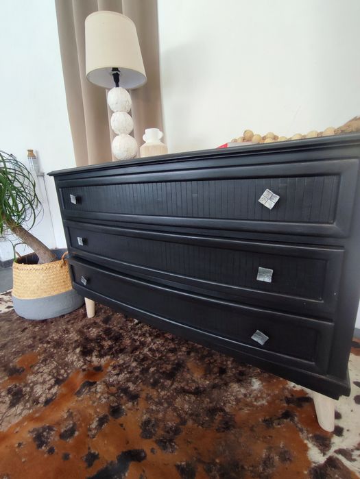 Cómoda de madeira maciça