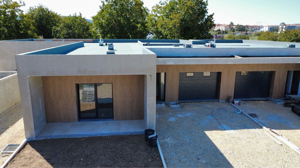 Excelente moradia T4, térrea com terreno em Condeixa-a-Nova