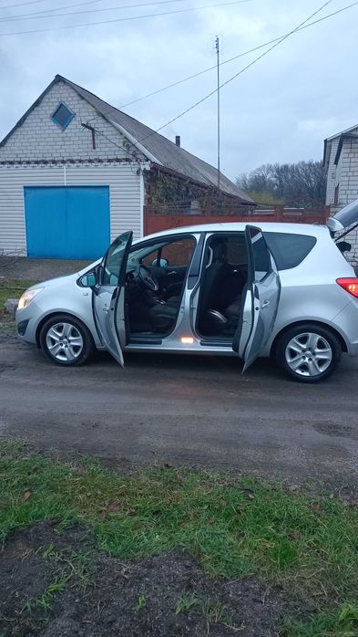 Опель меріва в гарному стані