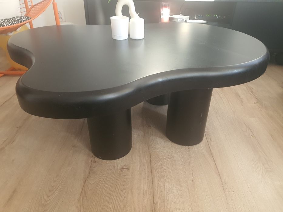 Stół czarny kawowy obły kształt nieregularny