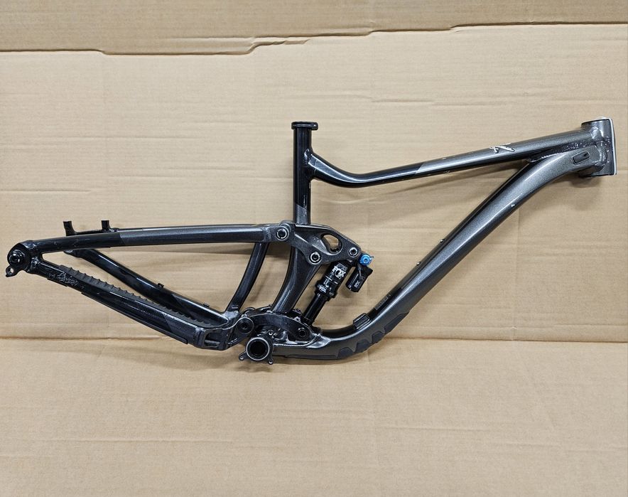 Rama frameset GIANT TRANCE X II M , Fox DPX2 , DUB ( trail , enduro )