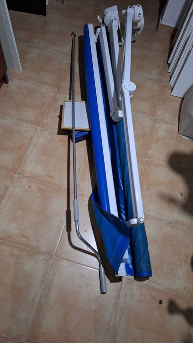 Vende-se Toldo extensivel estrutura alumínio lacado branco e PVC