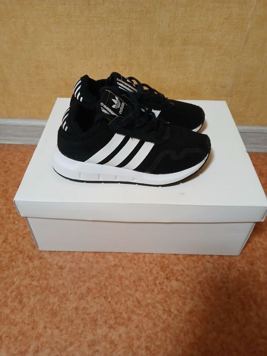 Кроссовки Adidas,детские.Размер 30