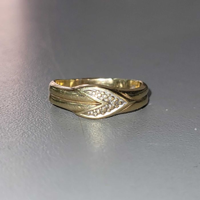 Złoty pierścionek P.585