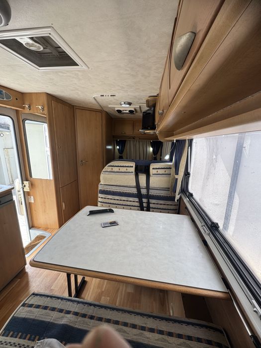 Autocaravana de 2006 com 6 lugares