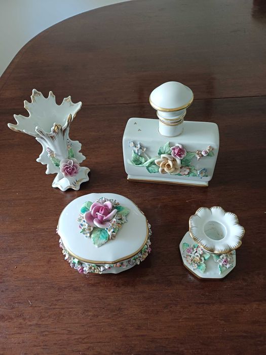Caixa, Suporte de Vela, Jarra, Garrafinha de porcelana antiga da marca Aliança
