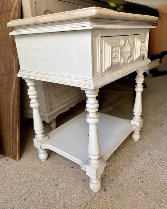 Mesa de cabeceira vintage, branca em madeira