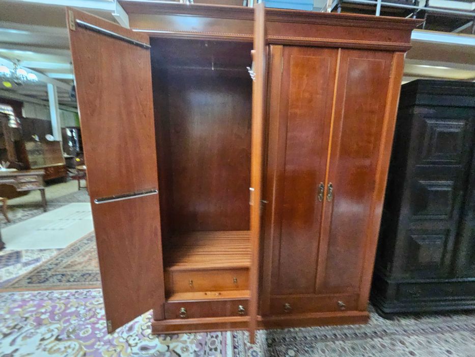 Roupeiro em madeira maciça de 4 portas - Bom estado ger