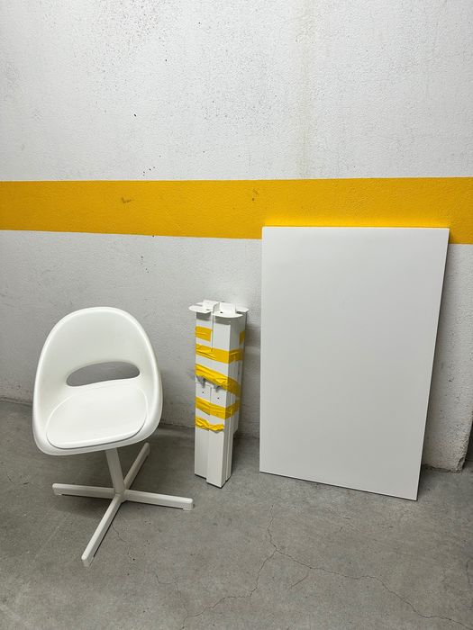 Secretária PÅHL e cadeira IKEA