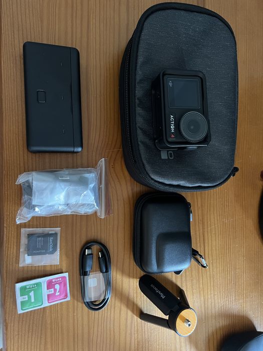 DJI Osmo Action 4 - Adventure Combo