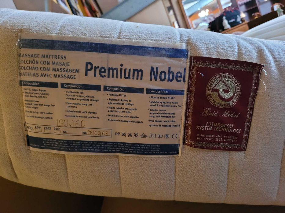 Excelente cama em madeira maciça com 4 gavetas64584263905794122