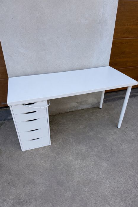 Biurko IKEA do stylizacji paznokci