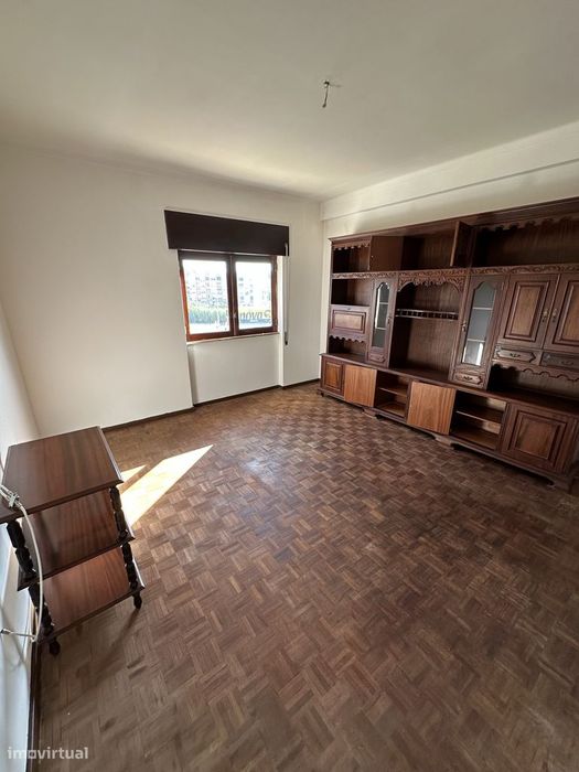 Apartamento T3 espaçoso para arrendamento
