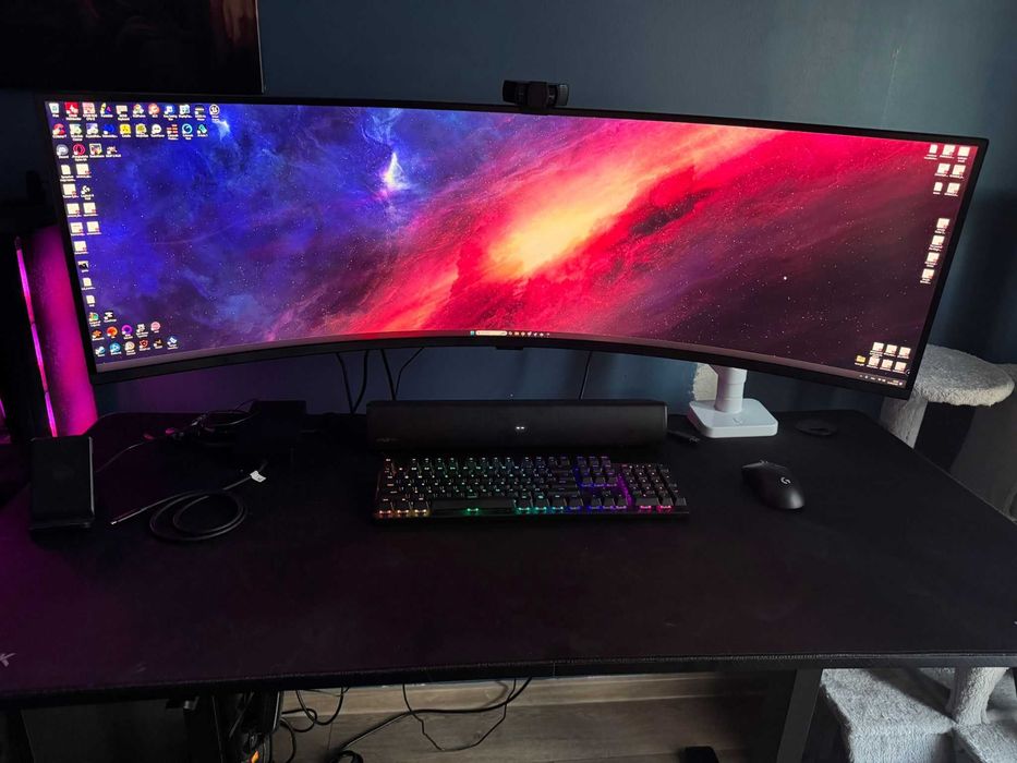 Monitor Ultrawide Samsung Odyssey G9 G95C 49" (LS49CG954EUXEN) + uchwyt LC-Power LC-EQ-A49W