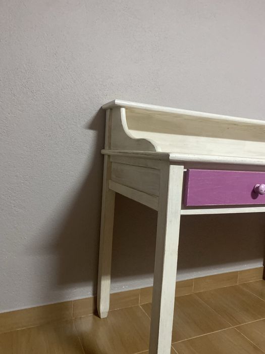 Secretaria rosa para crianca