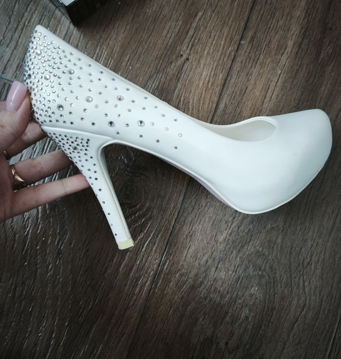 Туфлі весільні білі