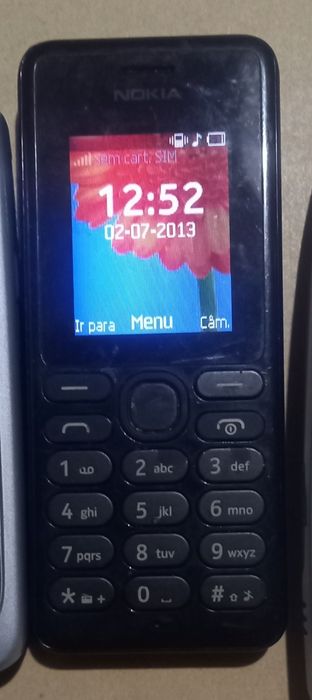 4 Telemóveis Nokia a funcionar.