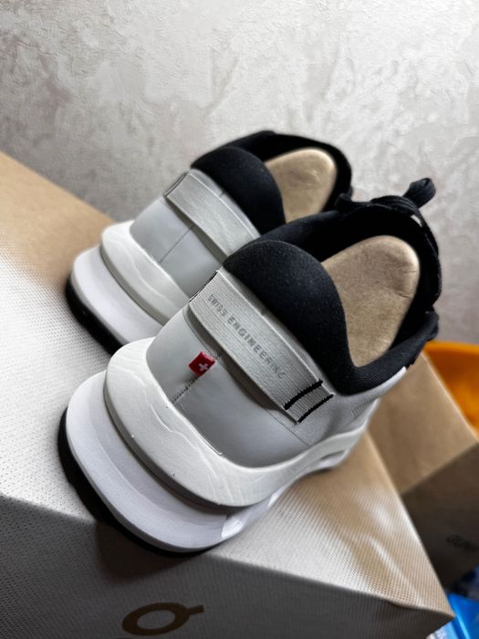 Кросівки On Cloudzone — нові, white/black, UK 9.5 / EU 44