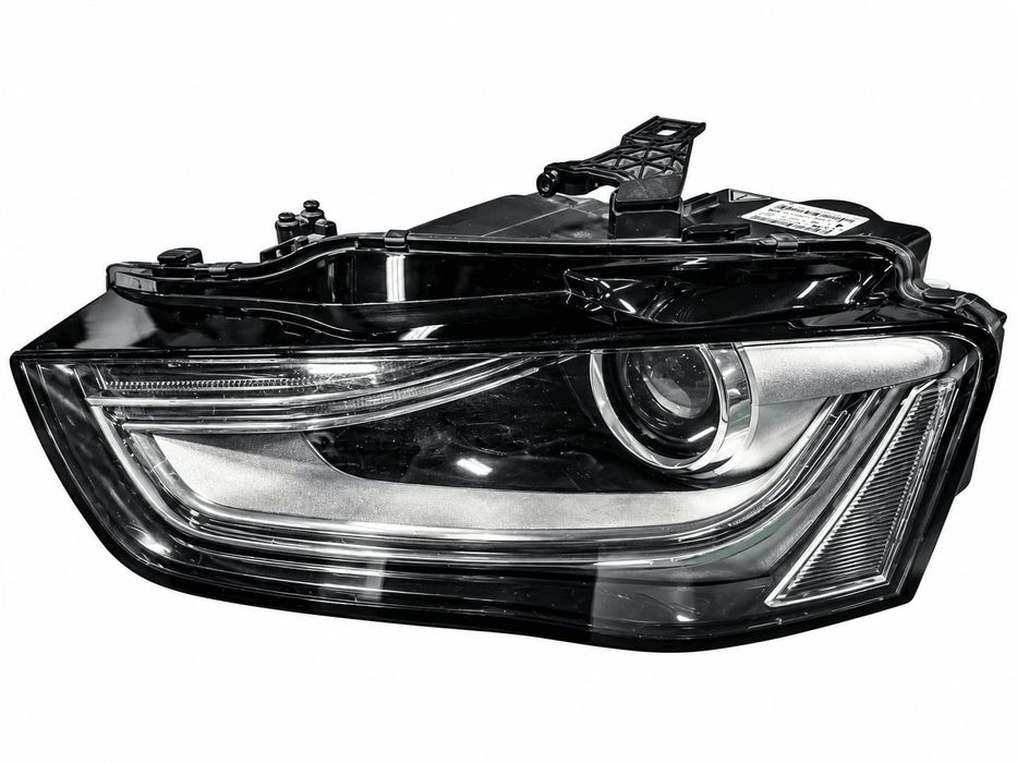 Ótica / Farol Esquerdo AUDI A4 B8 2.0 TDI (105 kW / 143 cv) [11.2007 - 12.2015]