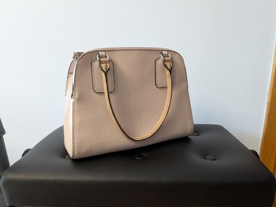 Guess Torebka do ręki handbag twarda oryginalna kuferek pudrowy róż