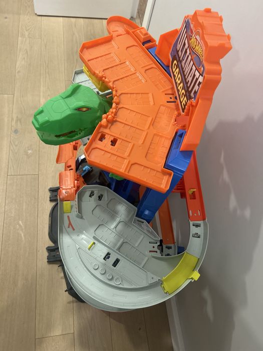 Hot Wheels Супер-трек Ultimate Garage