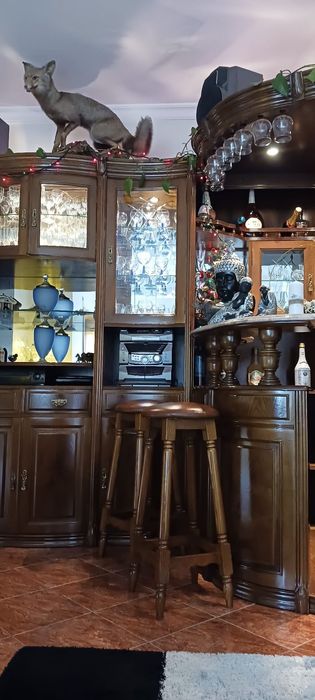 Móvel de bar com espaço para tv