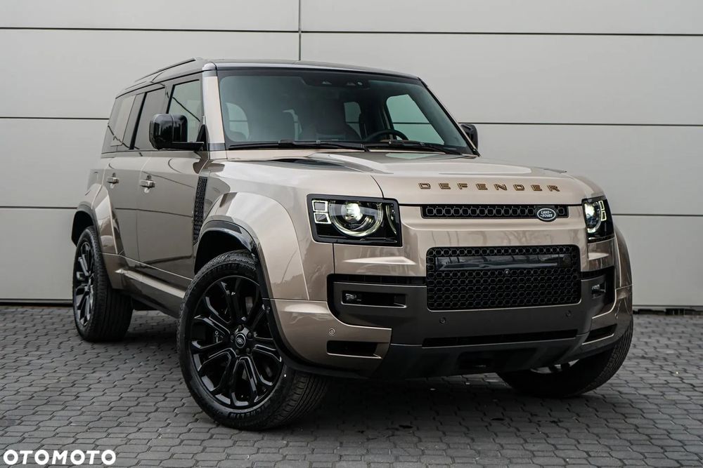 Land Rover Defender MY25.5 4.4P V8 635 PS AWD Auto 110 OCTA