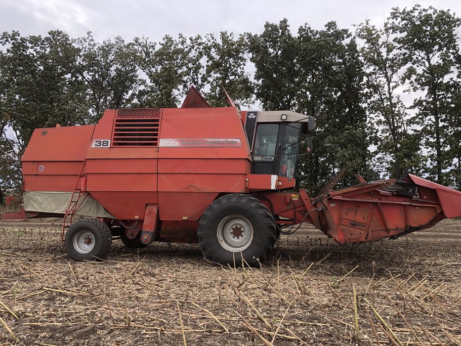 Продам комбайн Massey ferguson 38