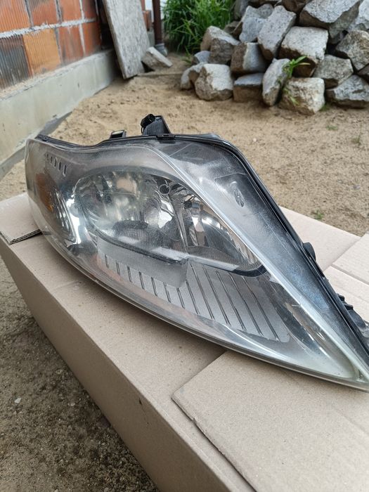 Lampa reflektory przód Ford Mondeo MK4 2007