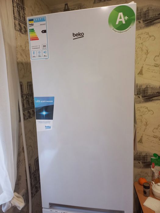 Продам холодильник BEKO. Б/у. Рабочий на половину.