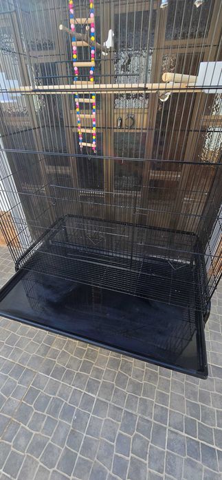 Gaiola grande com brinquedos