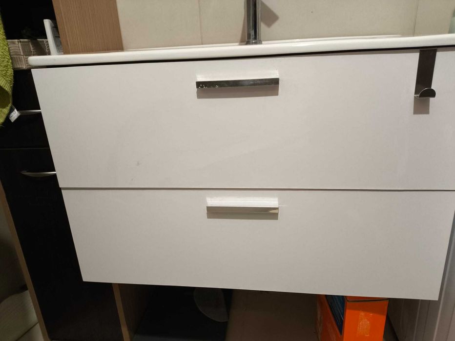 Sprzedam umywalke z szafką