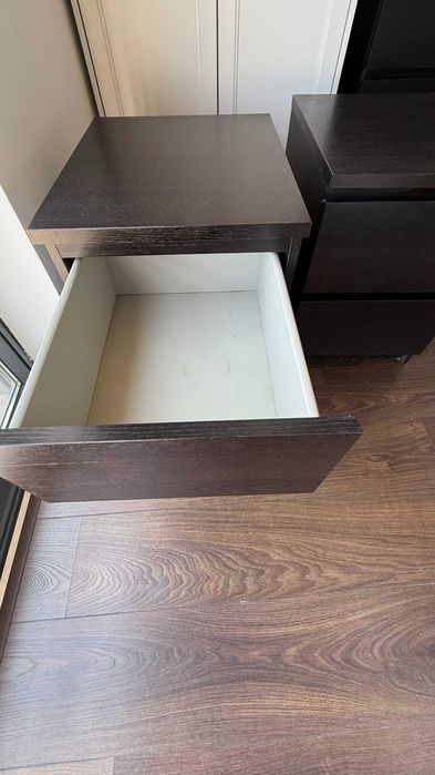 Cómoda / mesa cabeceira Malm Ikea