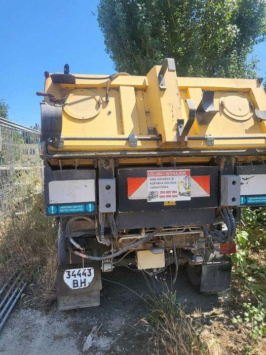 Підмітально - прибиральна машина UNIMOG UX100B