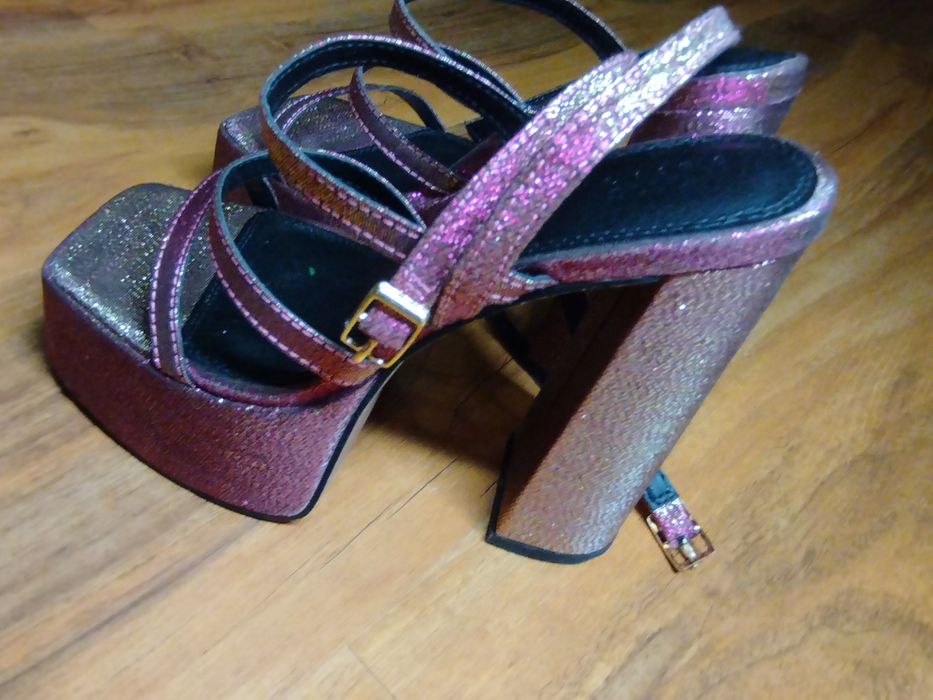 Босоніжки в стилі Братц