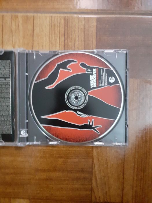 Velvet Revolver, contraband